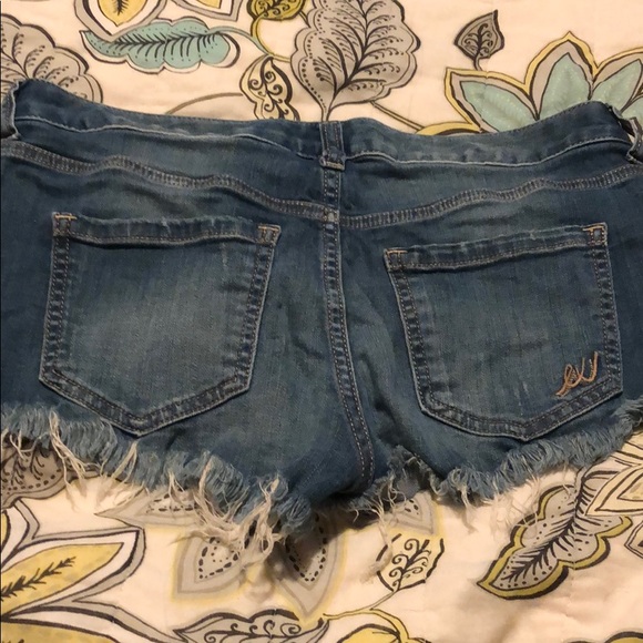 Express jean shorts - Picture 2 of 2